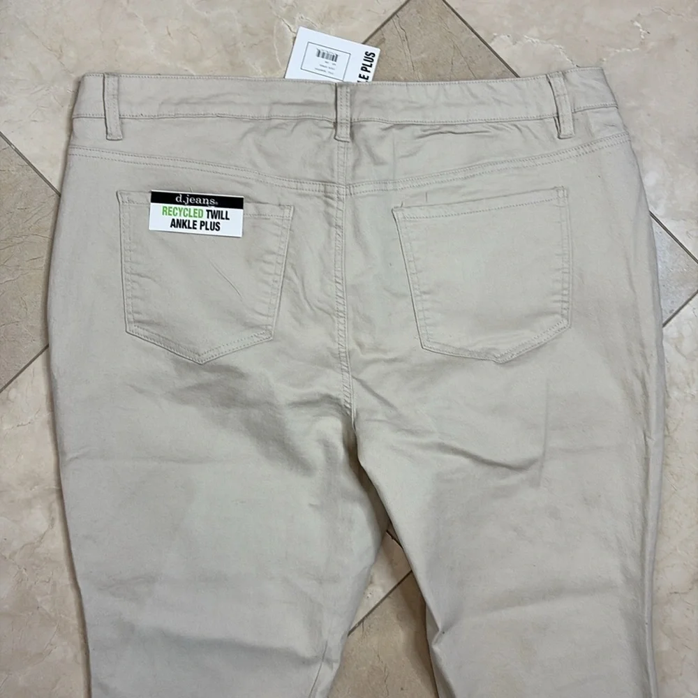 ⭐️ NWT- d.jeans recycled twill oatmeal cropped pants- size 20W - Picture 8 of 8